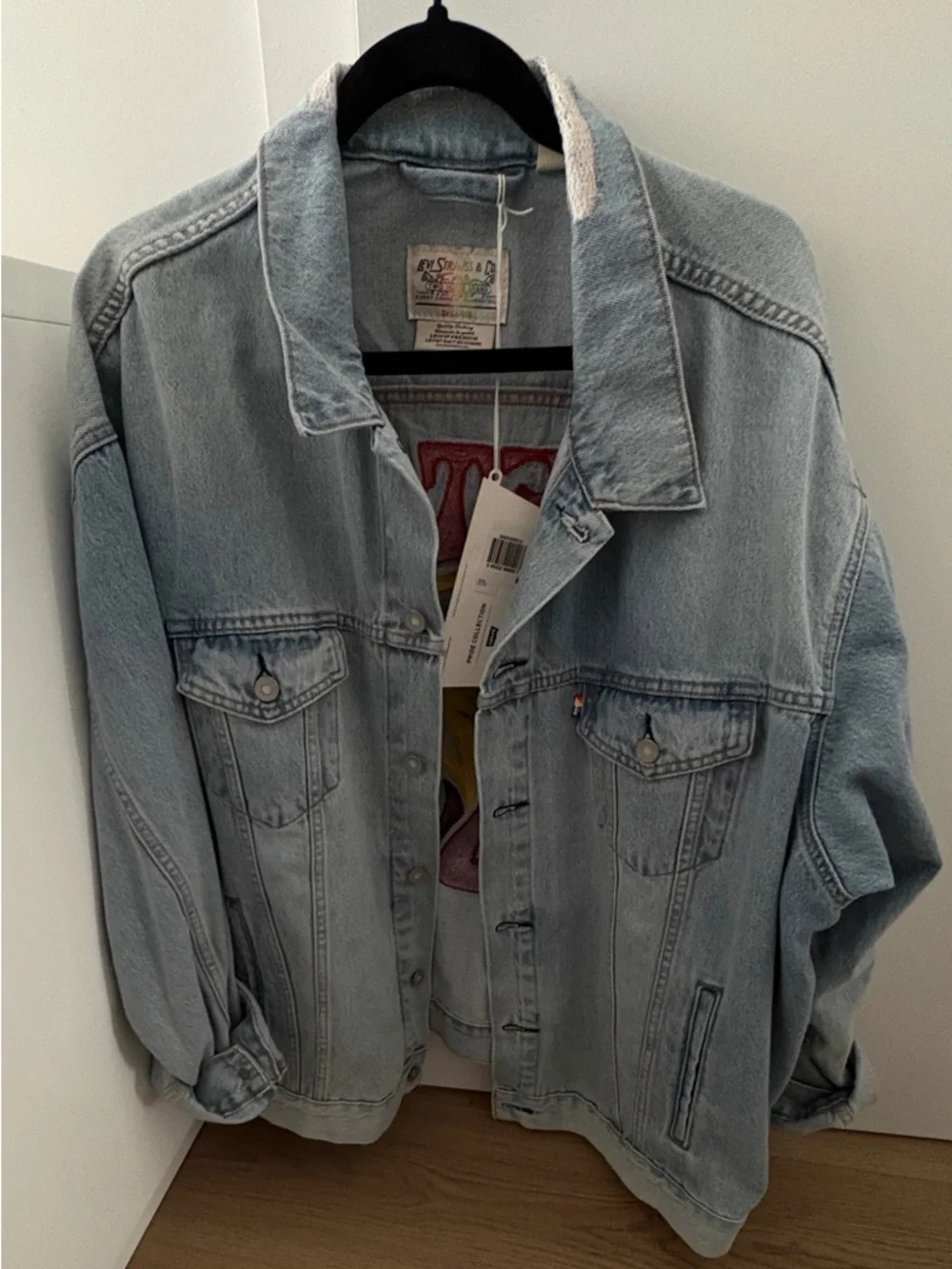 NWT Levis Embroidered Light Wash Jean Denim Jacket - Pride 2022 - Picture 3 of 7